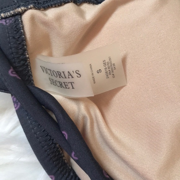 Victoria’s Secret Printed Bikini S top, M bottom - Picture 7 of 8